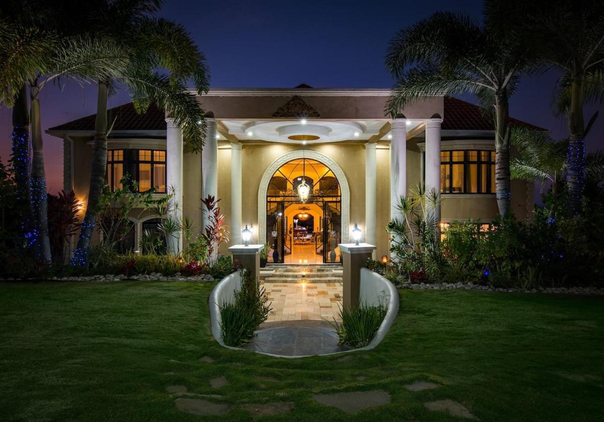 Villa Mimosa Jamaica Exclusive Luxury Stay- Resort Vibe Discovery Bay Luaran gambar